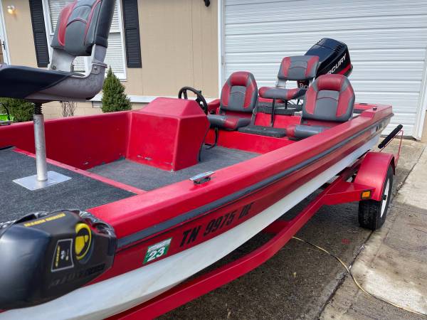2004 Bumble Bee Bass Boat $8,500