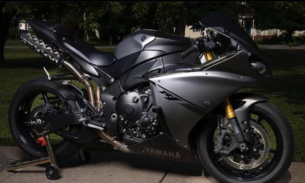 Photo 2014 Yamaha R1 for sale $8,000