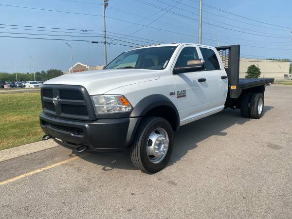 Photo 2018 RAM 5500 DUALLY 4X4 FLATBED-1 OWNER $44,950