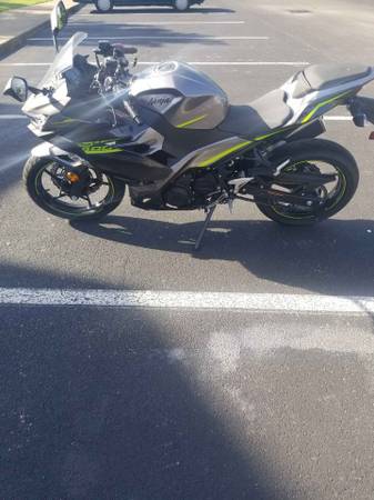 Photo 2021 Kawasaki Ninja 400 - $5,500 (Ethridge)