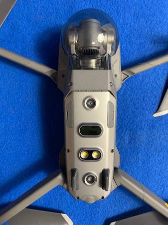 Photo DJI - Mavic 2 Zoom Drone w Remote, 2 batteries, case  More $675