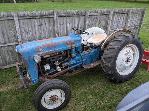 Photo Ford 1954 NAA tractor runs an operates $2,500