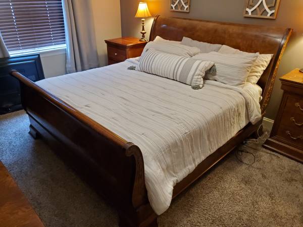 Photo Henredon Charles X King-Size Burled Walnut Bedroom Suite $2,000