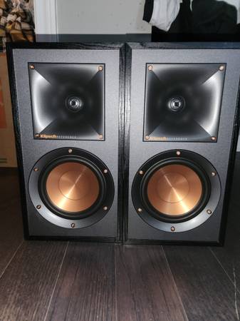 Photo Klipsch R-51m bookshelf speakers and R-41SA armos speakers $300