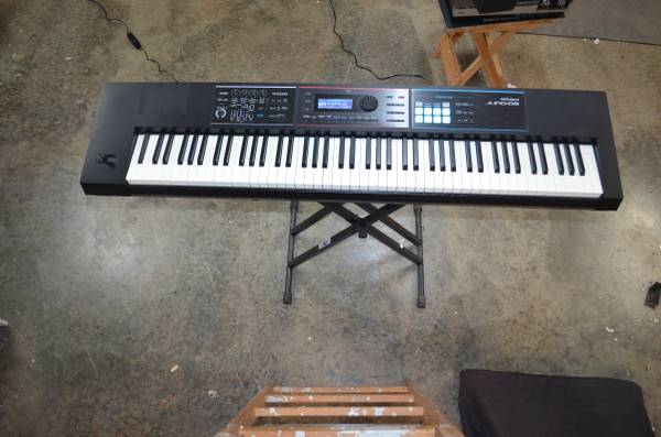 Photo Like New Roland JUNO-DS 88 Keyboard Piano Synthesizer With Stand $750
