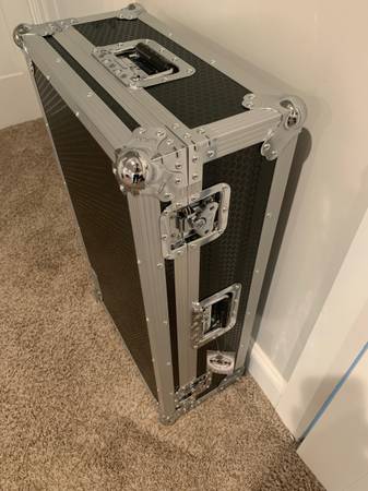 Photo Pedaltrain Classic 3 Pedalboard With Wheeled Tour Case and Power $250