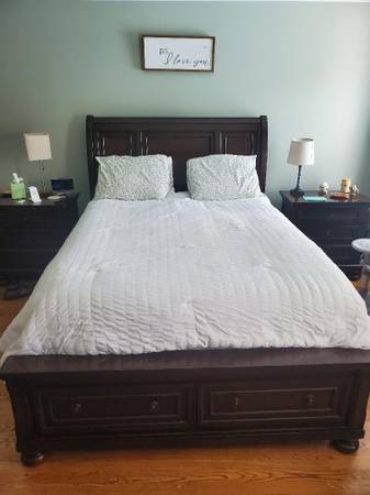 Photo Queen sleigh bed with storage $400