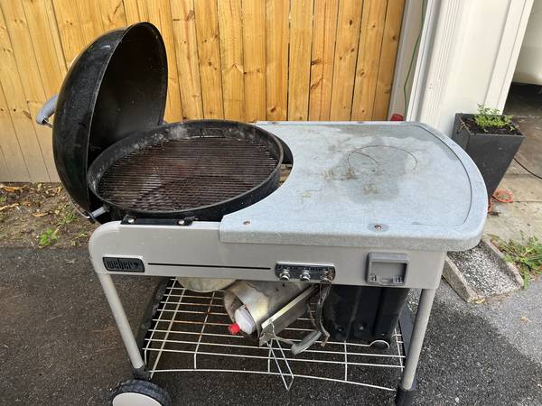 Photo Weber Performer 22 in Charcoal Grill $250