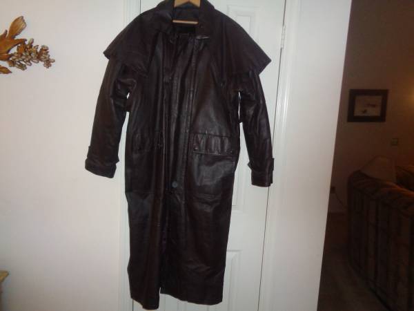 Photo Western Leather Duster sz. M - $50 (Priest Lake area)