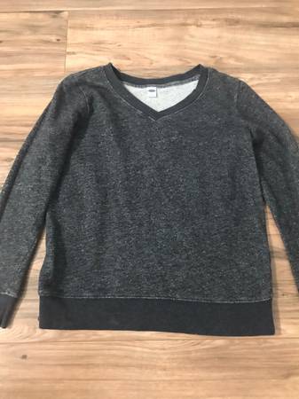 Photo Womens Size Small Old Navy V-neck Sweater $5