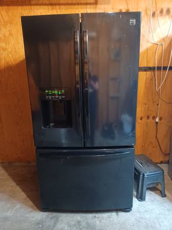 Photo kenmore 27.7cu ft capacity french door refrigerator - $550 (Hendersonville)