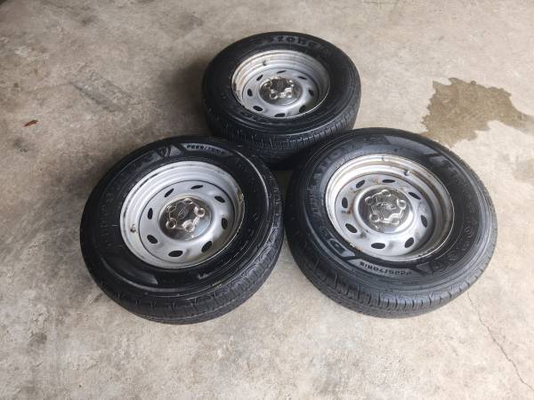 Photo 2000 Ford Ranger 3 wheels and tires 22570R15 $140