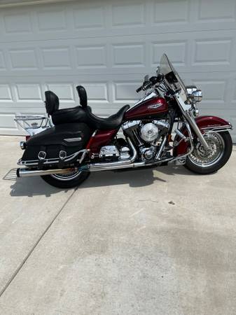 Photo 2000 H-D Road King Classic $8,500