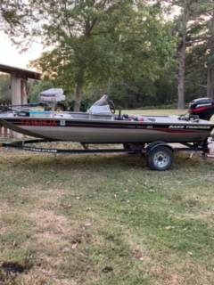 Photo 2003 Bass Tracker with 40 hp Mercury $3,900