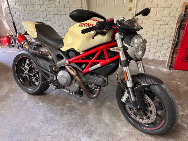 Photo 2011 Ducati Monster $6,000
