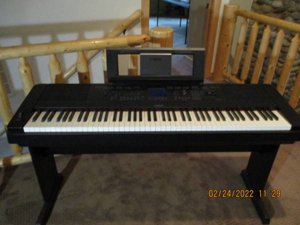 Photo Yamaha Portable Grand Piano $650
