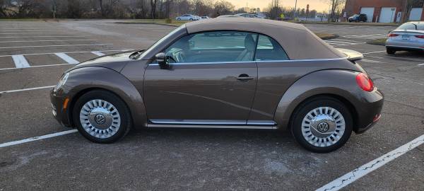 Photo 2013 VW New Beetle Convertible 2.5L 7039s edition .... Private Sale - $12,885 (North Branford)