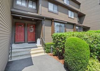 Photo Completely renovated one bedroom, one bath condo in the highly sought (Norwalk, CT)