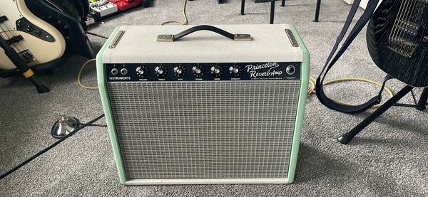 Photo Fender 65 princeton reverb limited edition surf green $1,100