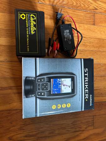 Photo Garmin striker 4 fish finder with battery and charger $100