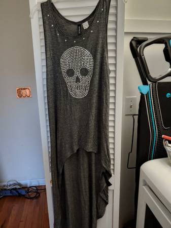 Photo Gray Long Hi Lo Top with Skull - size 4 $4