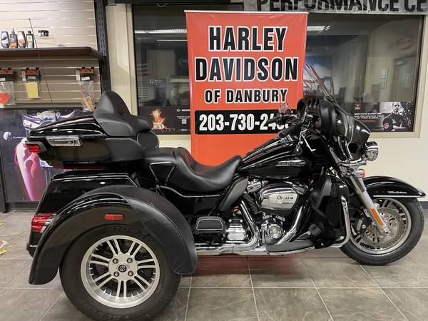 Photo READY TO RIDE PRE-OWNED - 2020 FLHTCUTG TRI GLIDE (5282) $35,995