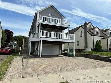 Photo Stunning custom 2 story home built in 2006. 7 rooms, 4 bed, 2.5 bath $1,320