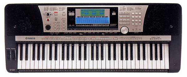Photo Yamaha PSR 740 Digital Keyboard Synthesizer $210