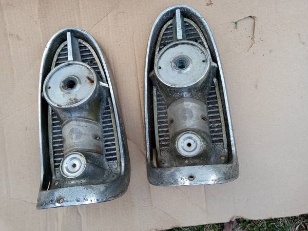 Photo 1956 CHEVY TAILLIGHTS RIGHT SIDE $30