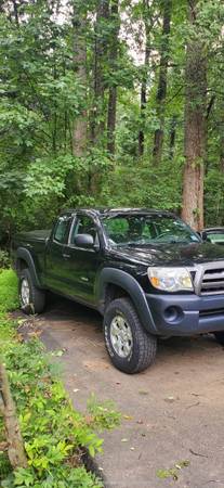 Photo ARE truck cap for Toyota Tacoma $300