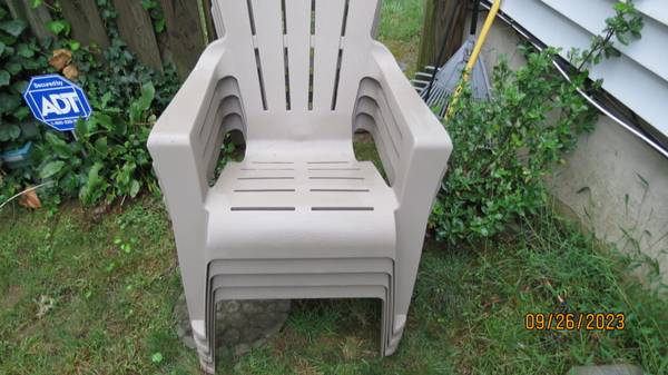 Photo Adirondack Beautiful Lawn Chairs Beige $60
