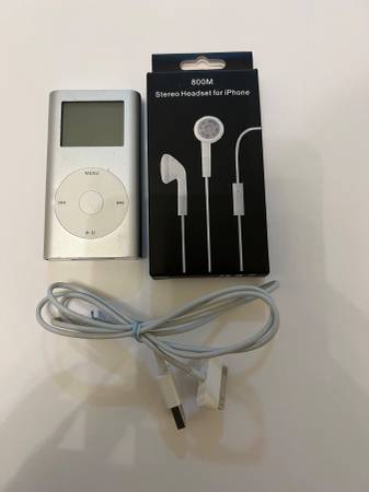 Photo Apple iPod Mini -1st Generation Model A1051, 4GB, Silver $45