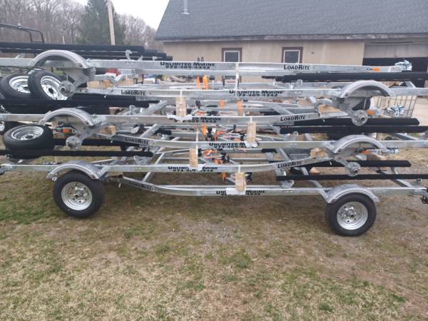 Photo BRAND NEW single dual wave runner trailers in stock $1