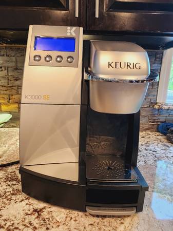 Photo COMMERCIAL SERIES KEURIG COFFEE MAKER WITH WATER FILTER $399