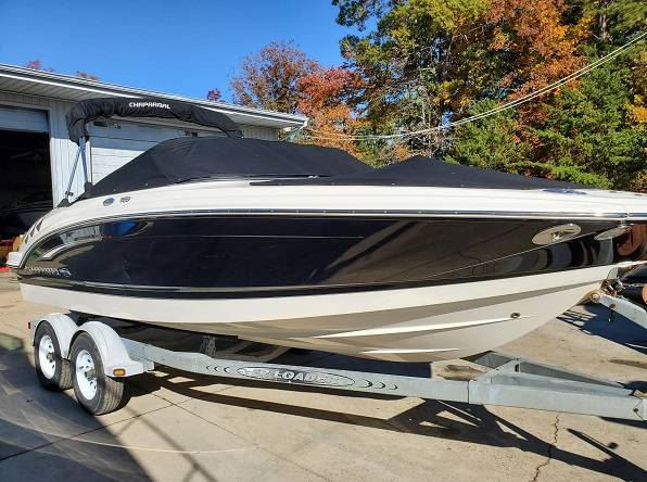 Chaparral 216 Runabout LIKE NEW $24,000