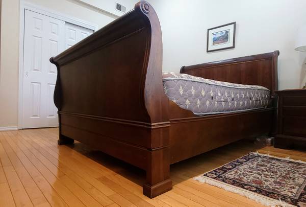 Photo Gorgeous Cherry Queen Sleigh Bed (Louis Philippe style) $375