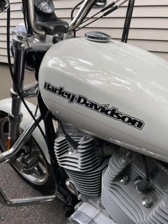 Photo Harley Davidson 883 Superlow $8,500