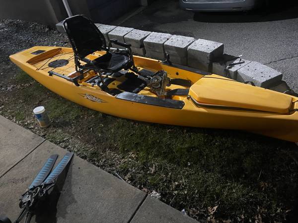 Hobie Pro Angler 14 Pedal fishing Kayak $2,800