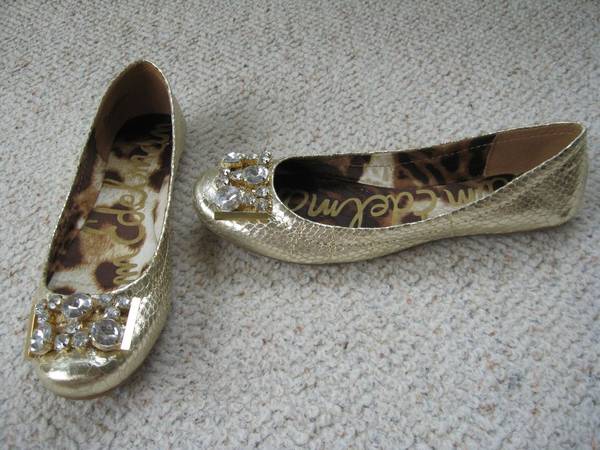 Photo NEW SIZE 6.5 GOLD FLATS $20