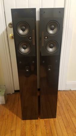 Photo NHT VT-2 floorstanding tower speakers $275