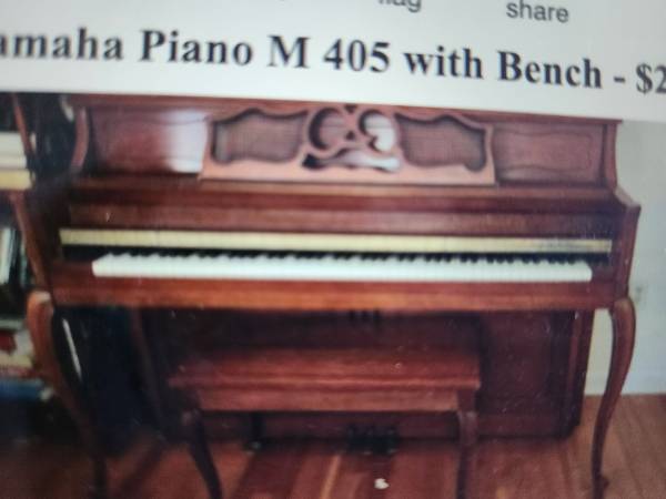 Photo Piano- Yamaha M405 $1,950