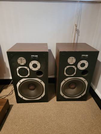 Photo Pioneer HPM-900 speakers $600