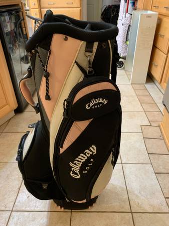 Photo Preowned L A D I E S__CALLAWAY GOLF BAG with cover. $35
