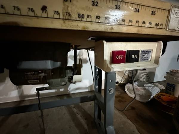 Photo Singer 281-13 Industrial Sewing Machine $650