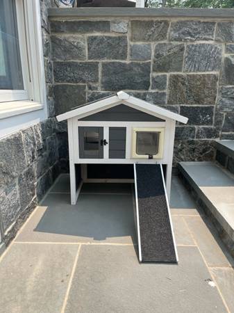 Photo Small animal house coop $100