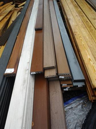 Photo TREX COMPOSITE DECK BOARDS 16 FT. LONG - $20 (HATFIELD)