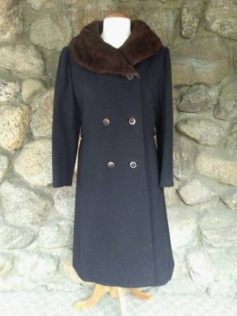 Photo Vintage Winter Coat with Mink Collar $40