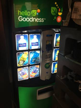 Photo Water juice Gatorade Pepsi soda vending machine for Sale $1,999