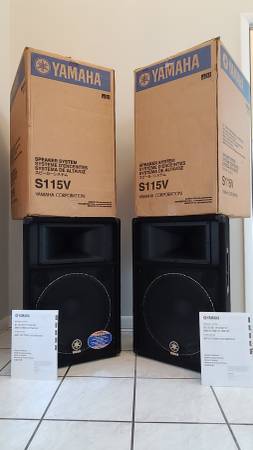 Photo YAMAHA S115V PA SPEAKERS (2) - OPEN BOX - IMMACULATE $895
