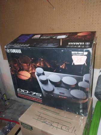 Photo Yamaha Dd 75 all in one compact digitial drums box inlcluded $175